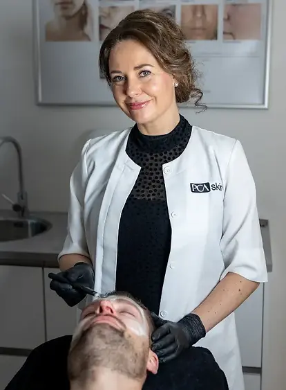 medisch schoonheidsspecialist dermatologie marisa dost huidstudio leek huidspecialist.webp