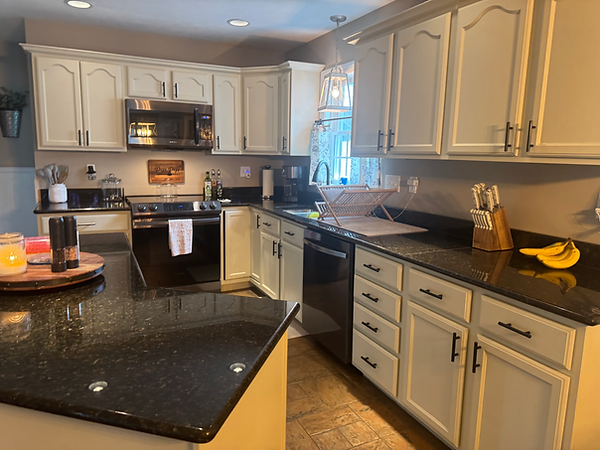 Clean kitchen after hiring Island Breeze Cleaning Service