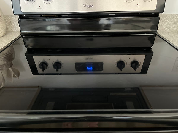 Clean stovetop after Island Breeze Cleaning Service