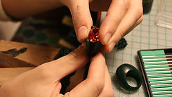 SETTING A STONE LUNAK JEWELRY