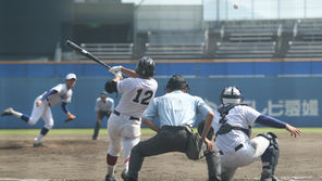 3回戦　松山商４－３新田　激戦を制しベスト８進出を決めました。