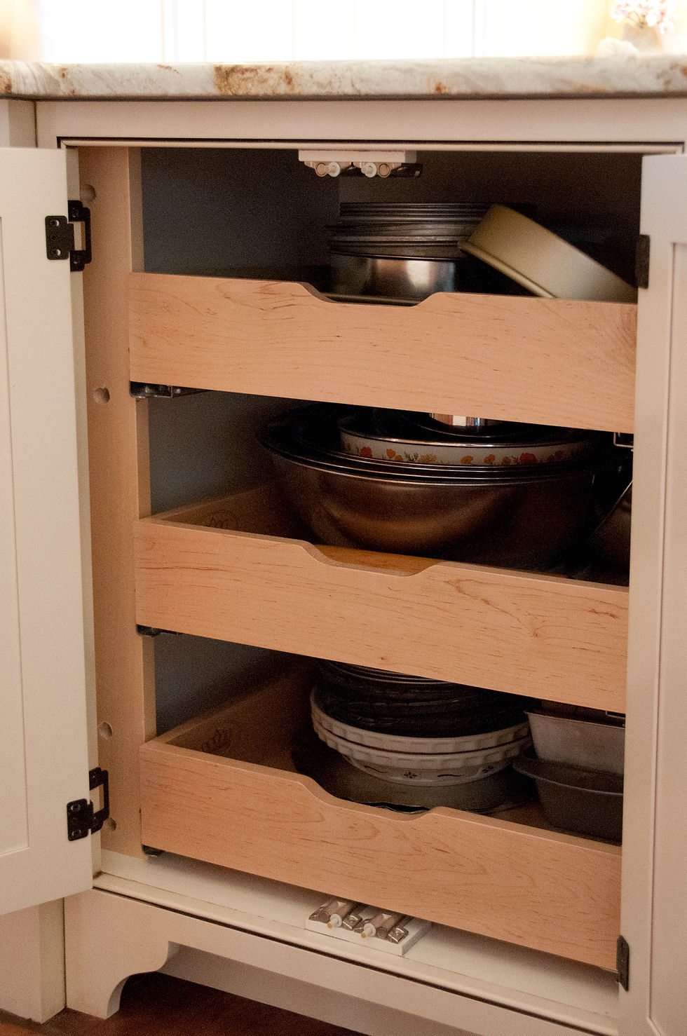 Base Cabinet 3 Rollout Shelves