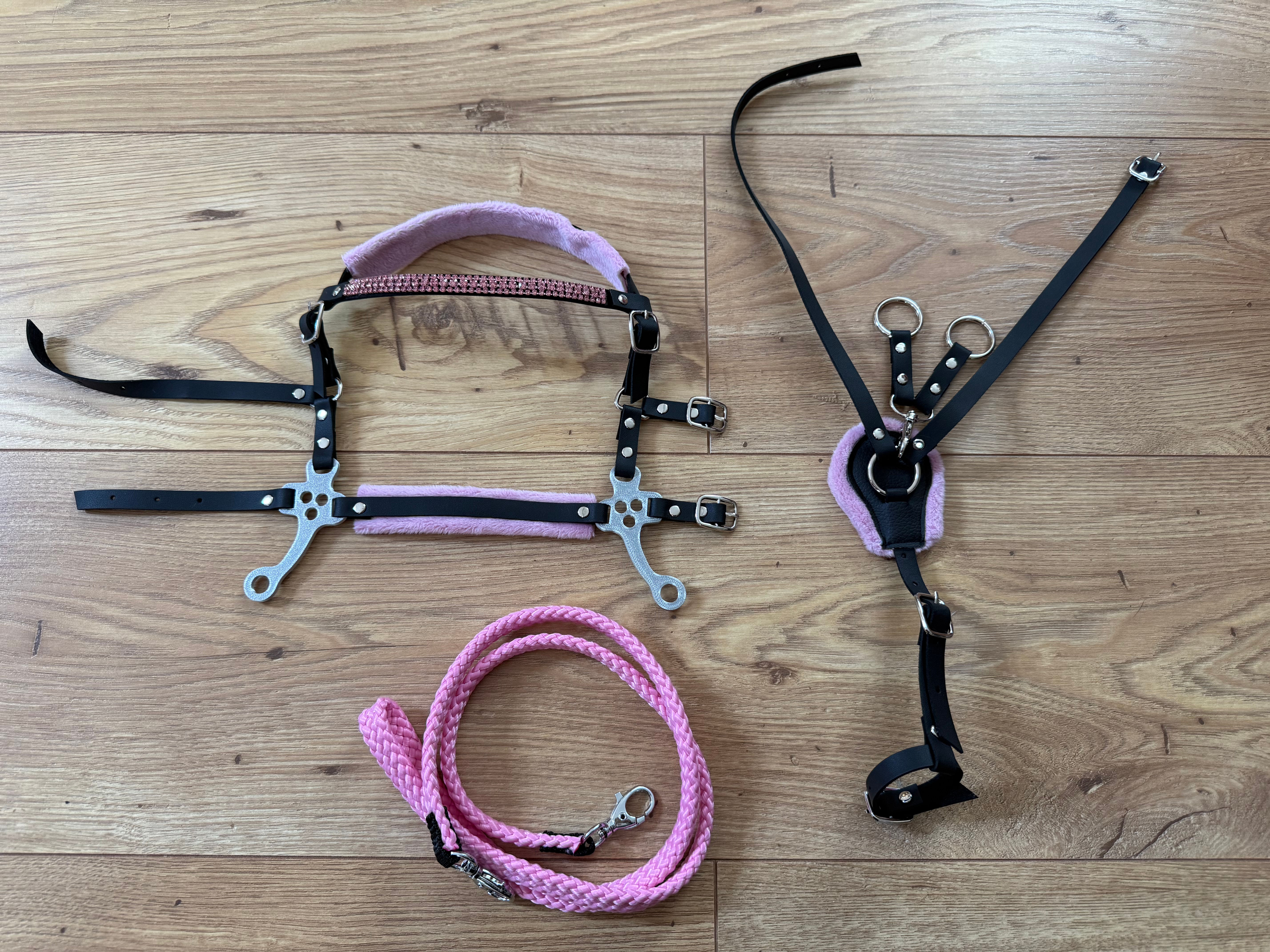 Set „Freedom“ - Hackamore mit Vorderzeug aus Kunstleder SCHWARZES LEDER