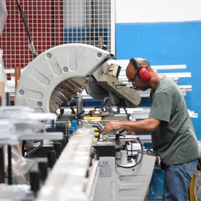 PIB cresce 3,3% em um ano e 1,4% no segundo trimestre, com destaque para a indústria