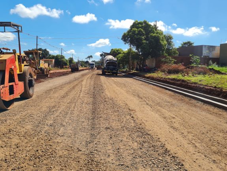Prefeitura acelera pavimentação no Jardim das Primaveras