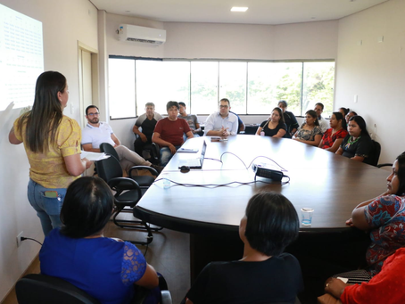 Prefeito Alan Guedes se reúne com grupo específico da Educação para diálogo
