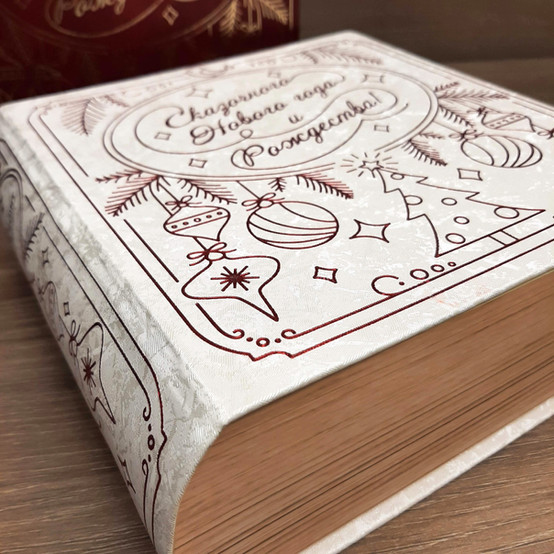 Кашированная коробка в фирменном стиле косметического бренда