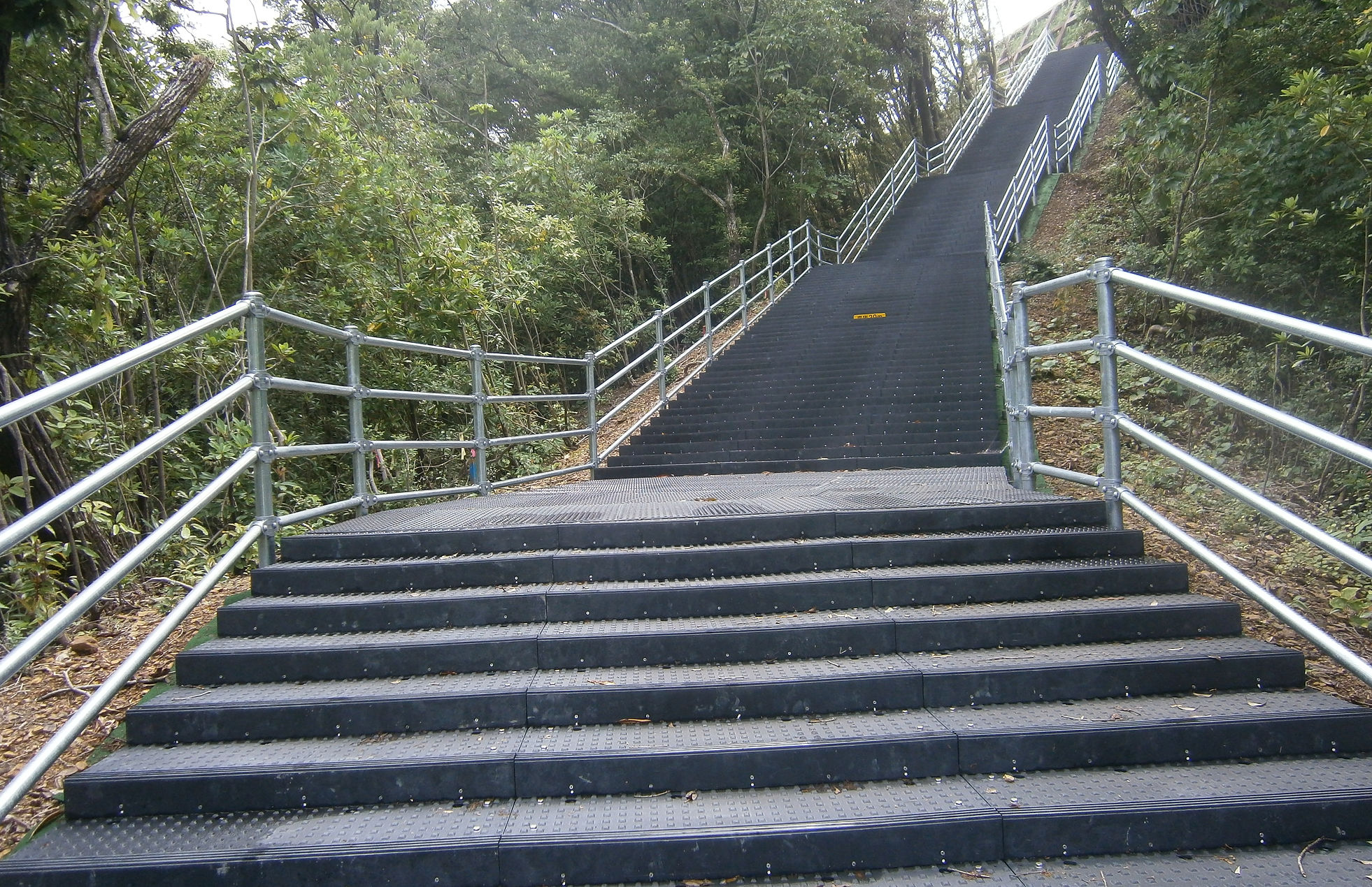 ヤマム株式会社 | プラ擬木 | プラスチック製階段 | 埼玉県