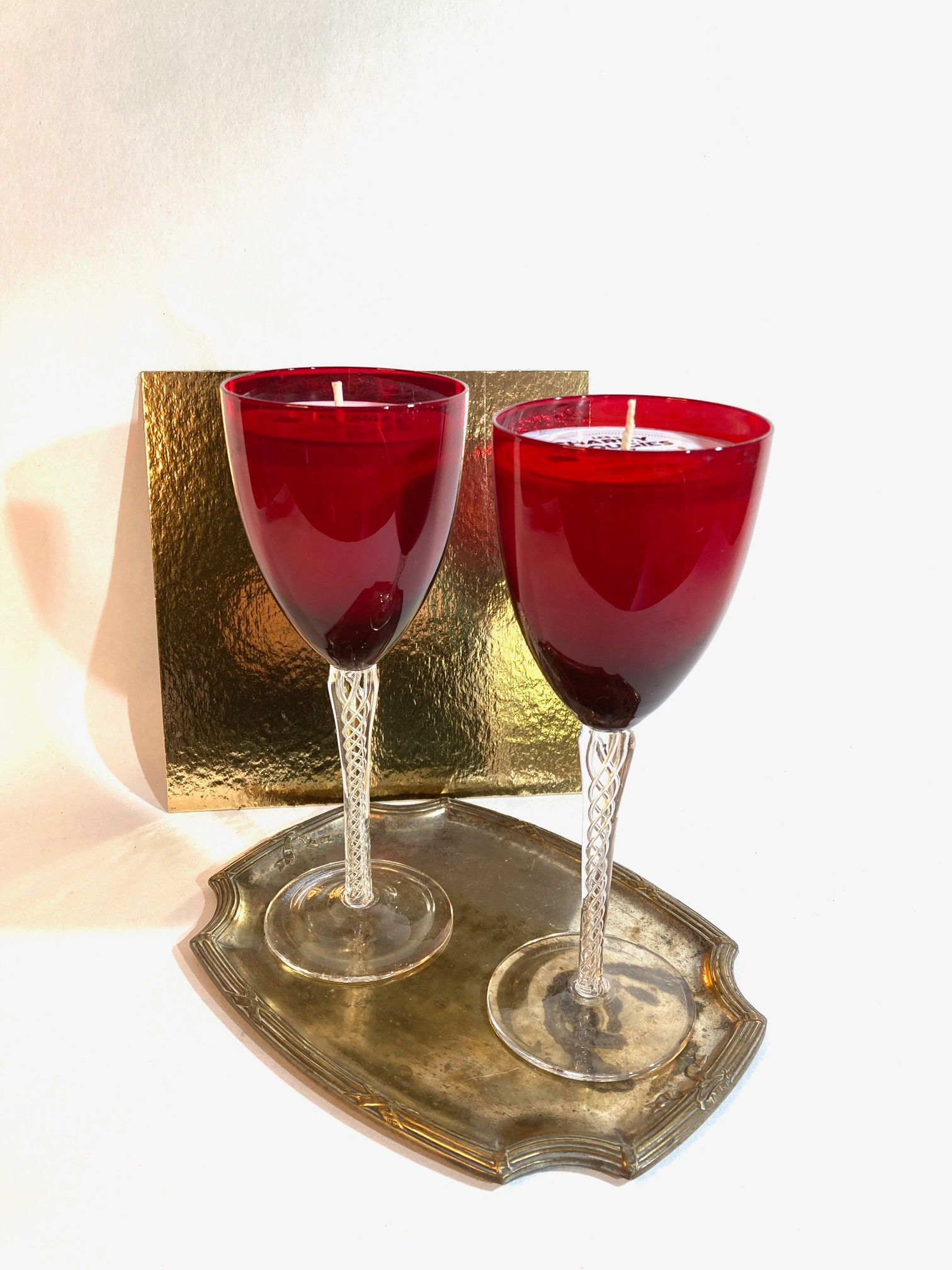 Duo de bougies rouges élégantes