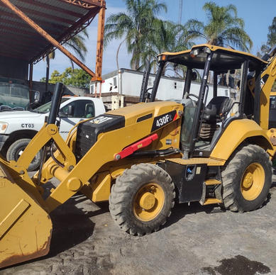Retroexcavadora Caterpillar