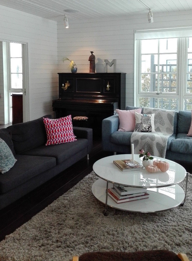 Ida testar på homestyling på sin praktik