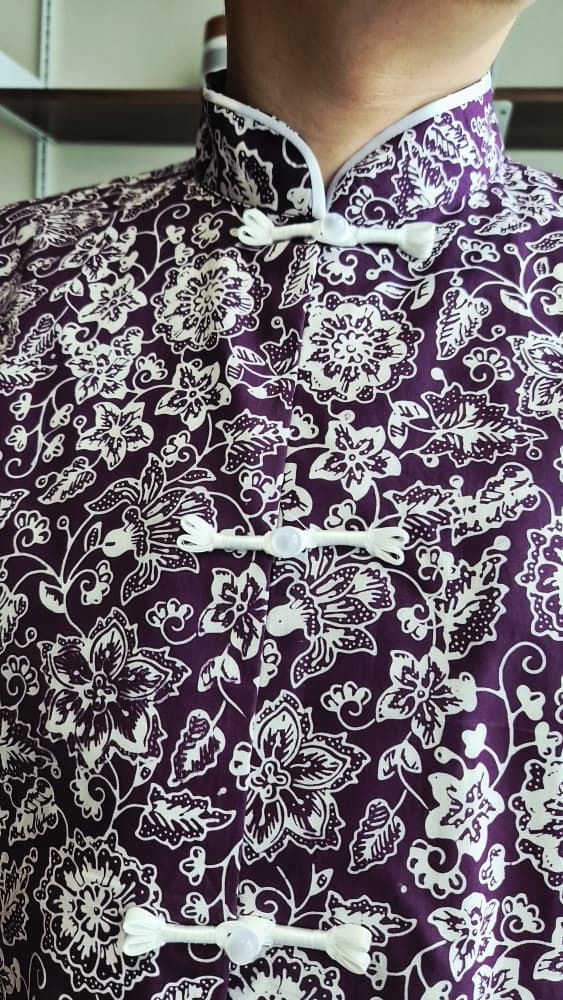 Thumbnail: Mandarin Collar Batik Men Shirt (Handmade) | BatikBar Malaysia