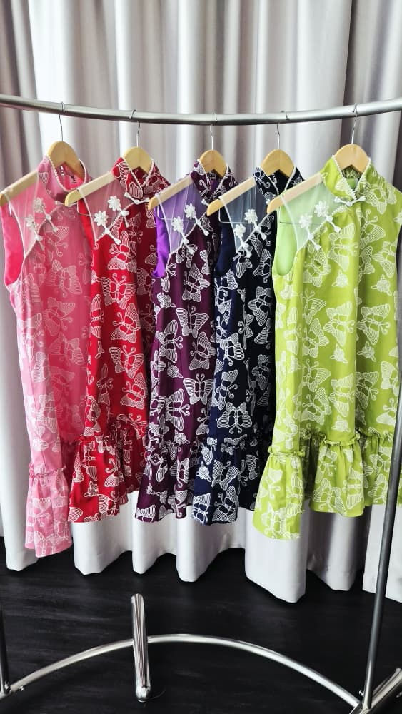 Thumbnail: Butterfly Grace Batik Dress| BatikbarMalaysia (Handmade)