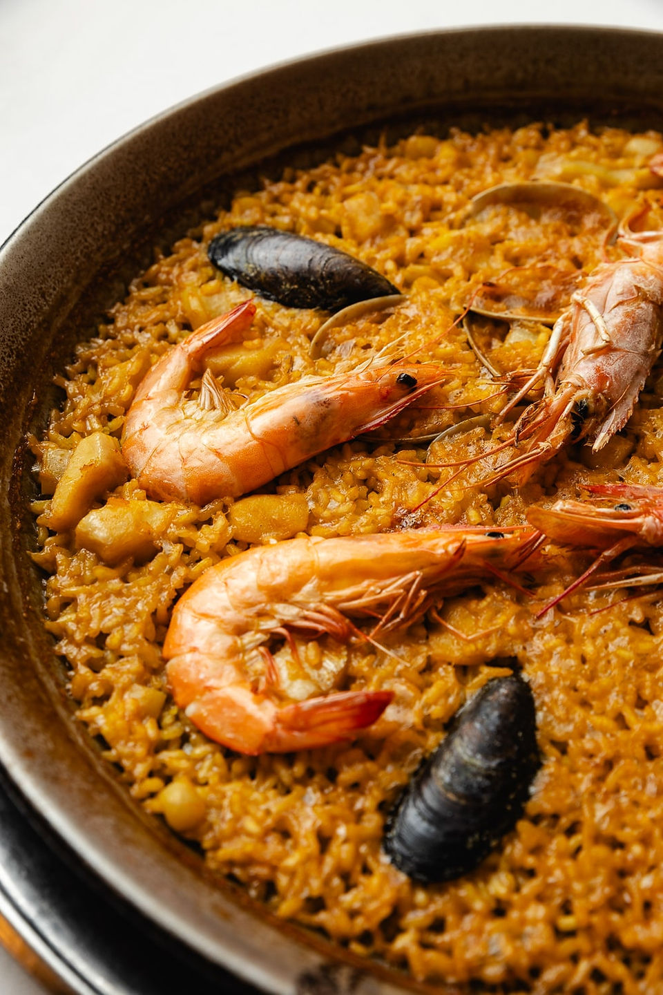 Detalle de un arroz con marisco
