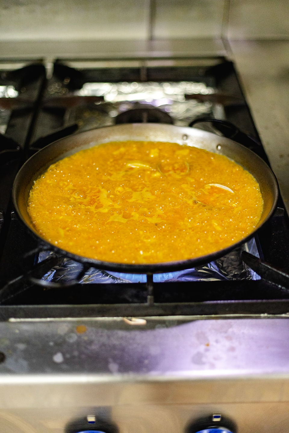 un arroz al fuego se prepara a fuego lento