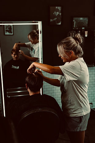 barber lauren knutsford cheshire hairdresser.jpg