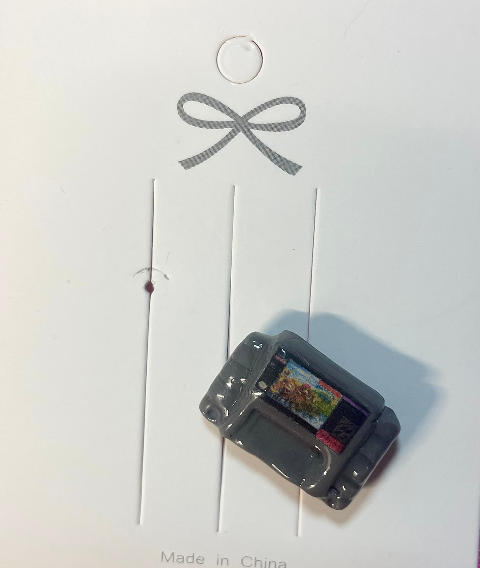 lapel pin of super nintendo snes game cartridge of donkey kong country 3