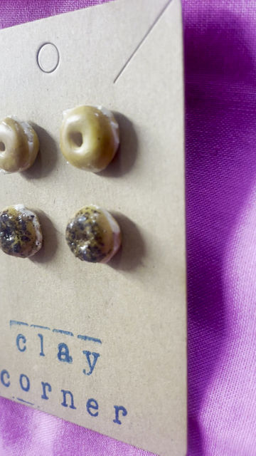 Thumbnail: 2 pairs of stud earrings of plain bagels and a poppyseed bagels with cream cheese