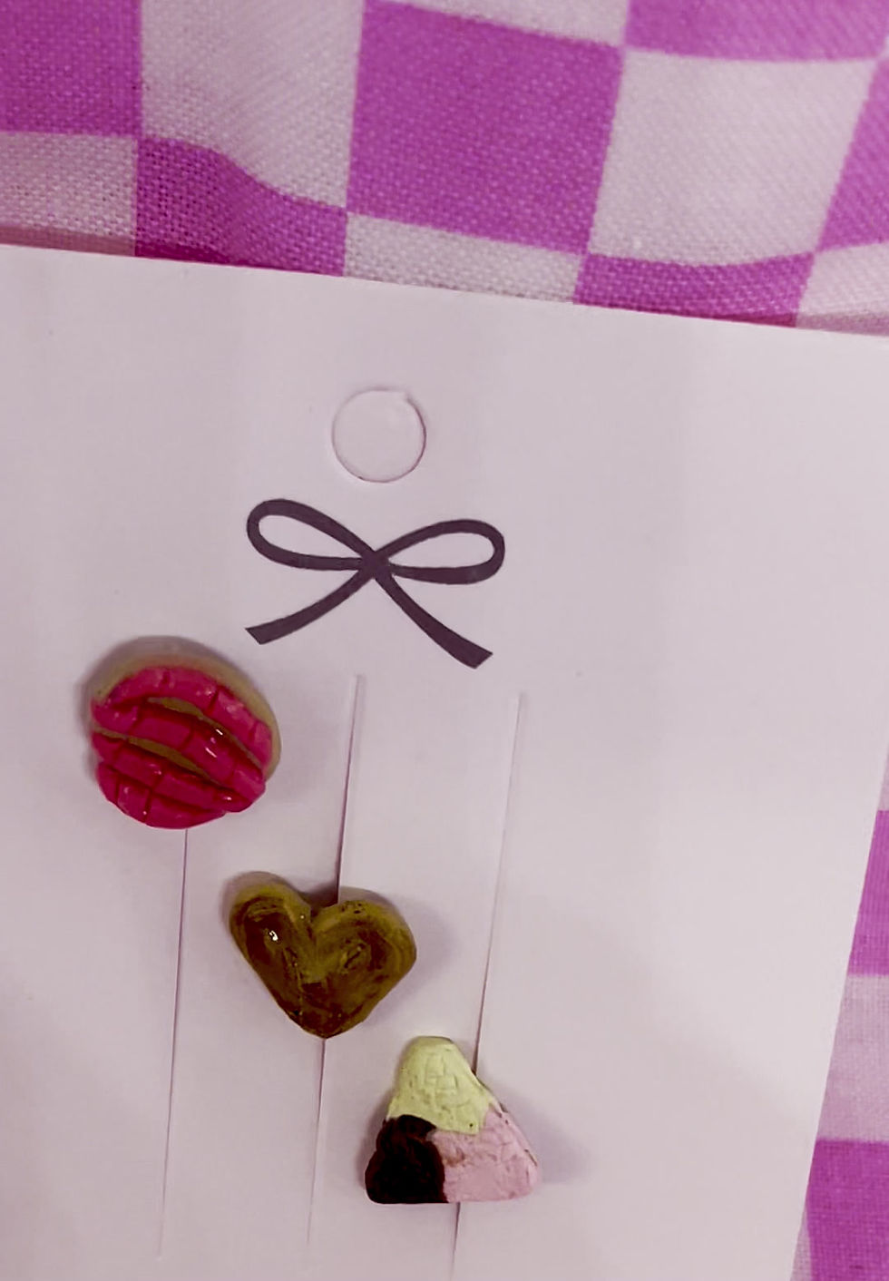 Thumbnail: pin of a mexican concha bread a pin of a bread shaped in a heart and a pin of a mexican tri colored treat that is yellow pink
