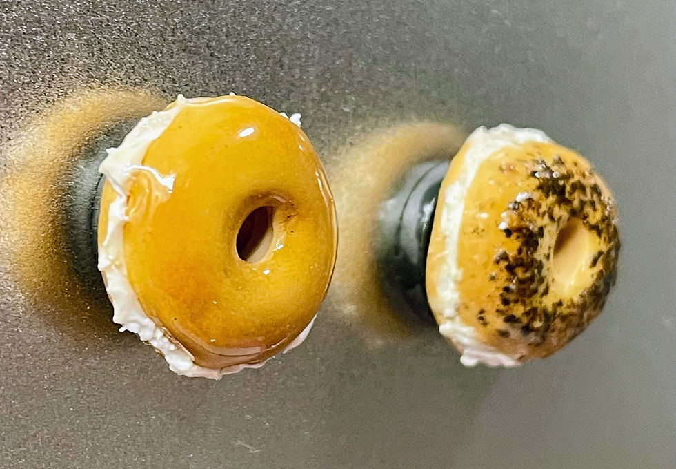 fridge magnet of a plain bagel and a poppyseed bagel with cream cheese