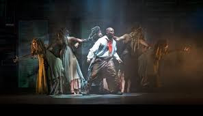 Review: A ‘Macbeth’ at Ease in the Dark and Noisy City