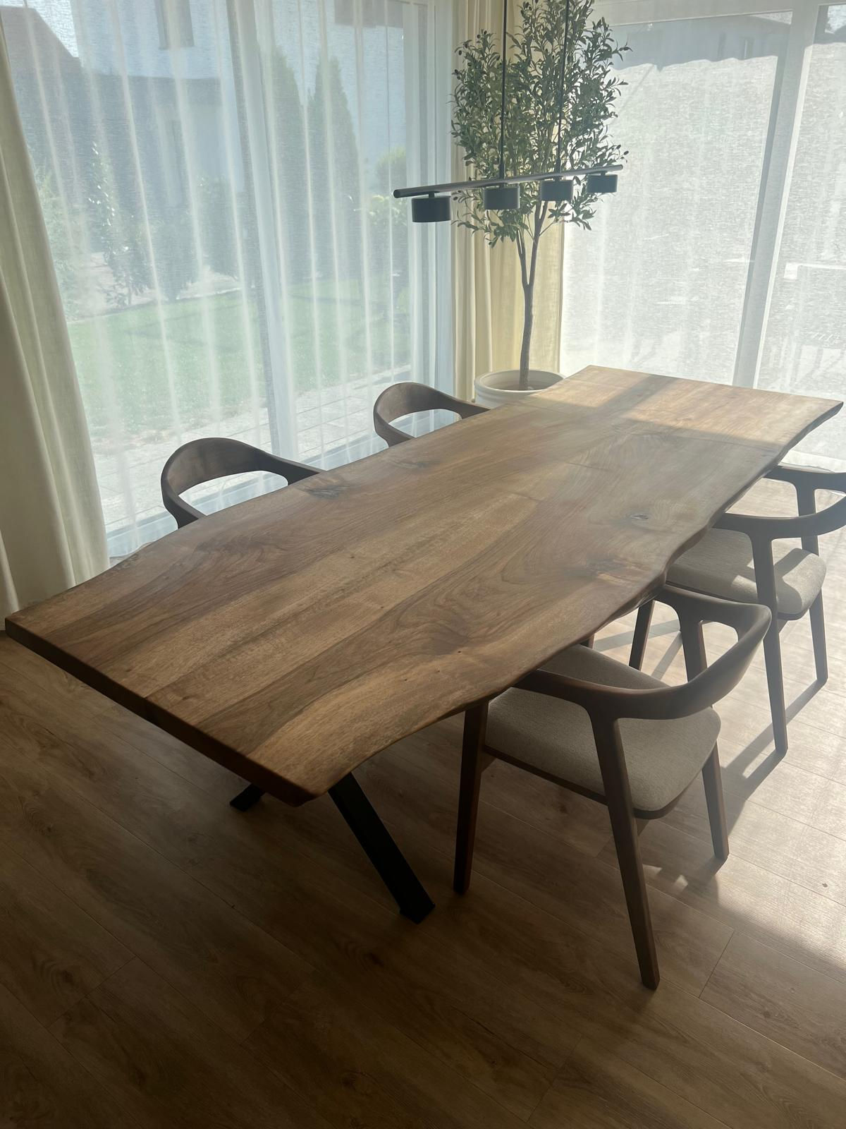 NaturaLux Nussbaum-Esstisch