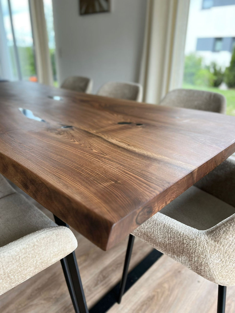 Miniaturbild: NaturaLux Nussbaum-Esstisch