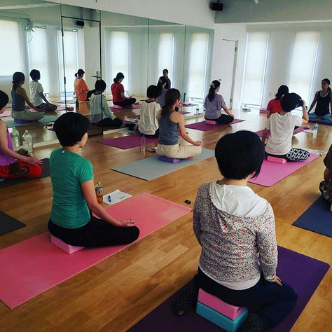AROMA CHAKRA YOGA