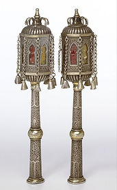 Torah_finials_(tappuhim)_with_horseshoe-shaped_windows_-_Google_Art_Project.jpg