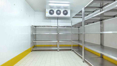 La elección del sistema de refrigeración correcto depende directamente de la capacidad y uso de tu cámara frigorífica.