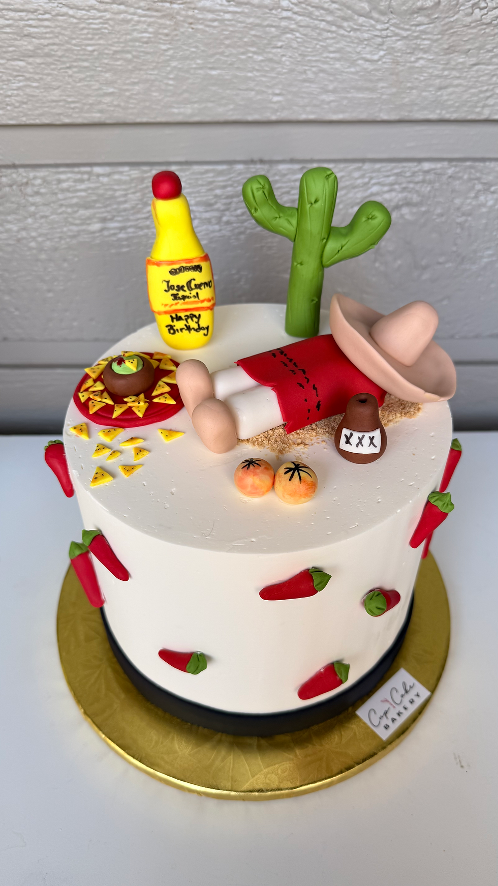 Thumbnail: Custom cake fondant 6”