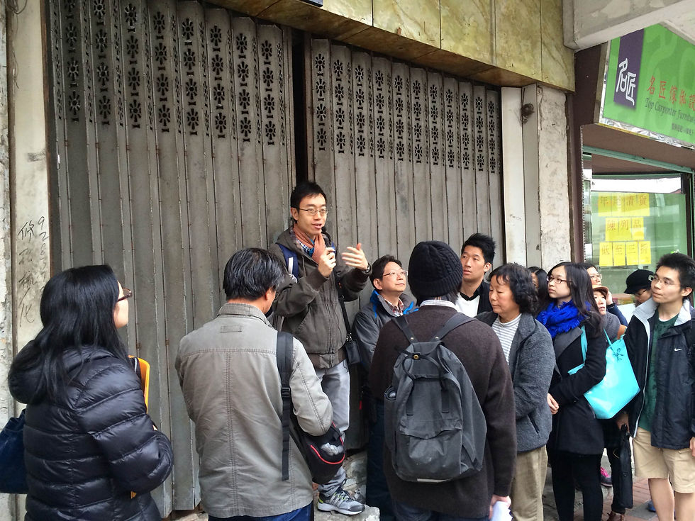 學員正在進行九龍城導賞實習