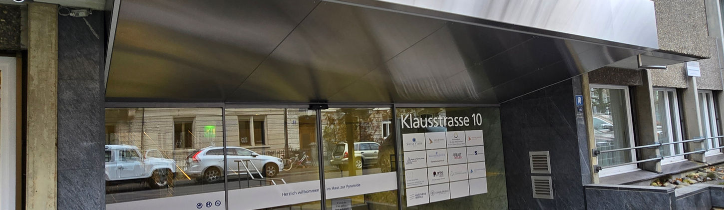 CNS-Vordach mit LED-Beleuchtung