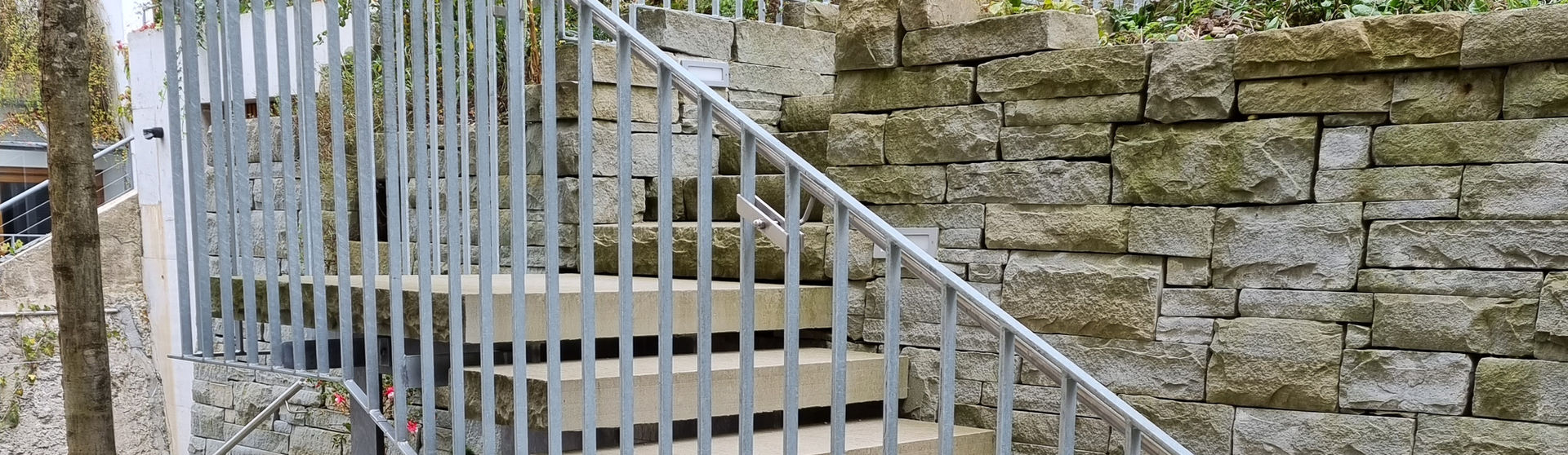 Treppe mit Staketengeländer