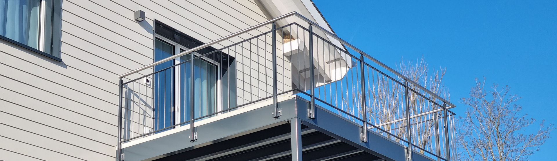 Balkon mit Staketengeländer
