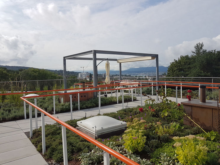 Pergola feuerverzinkt mit autom. Beschattung