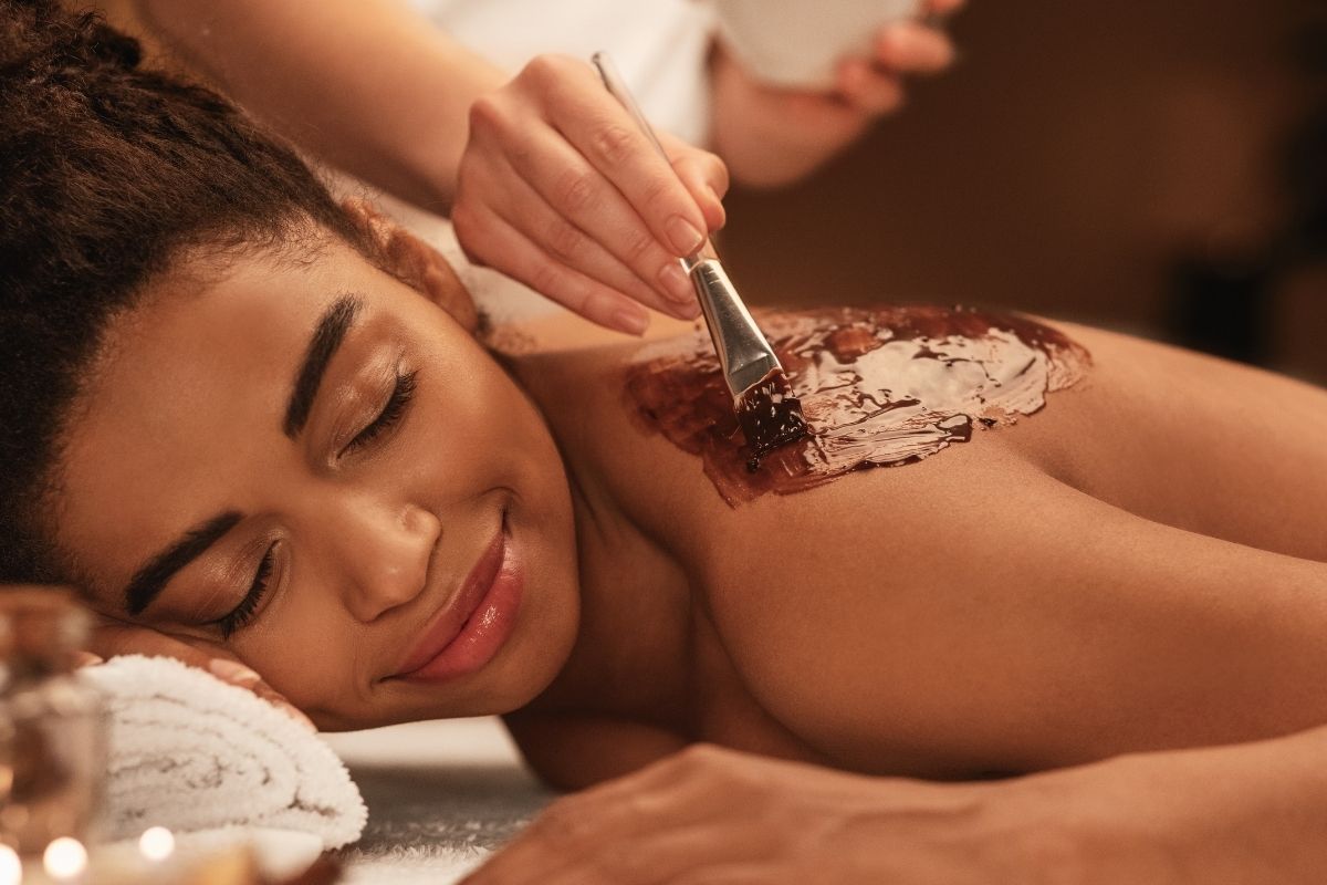 A person relaxing while receiving an Udwarthnam Ayurvedic massage to exfoliate and tone the skin.
