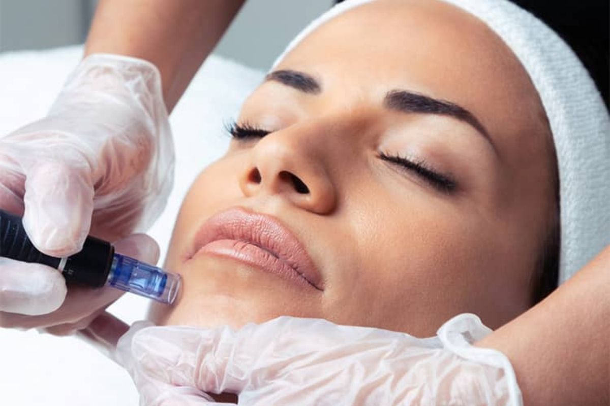 Exosome therapy session to reverse skin aging in Noida.