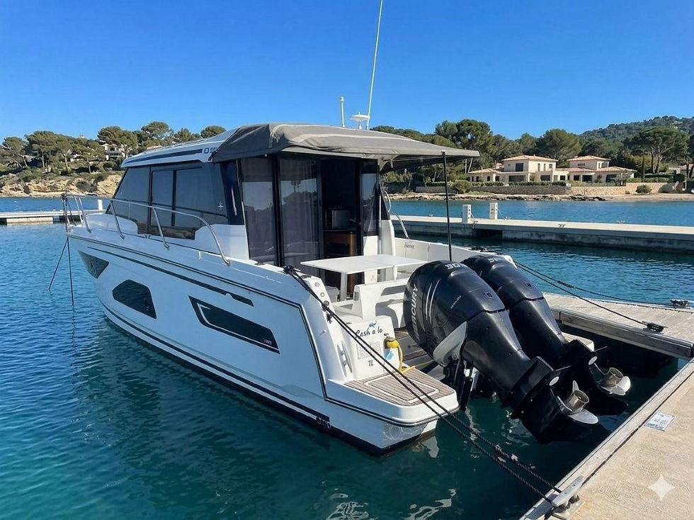2 Merry Fisher 1095 Cap Boat Empuriabrava au port.jpg