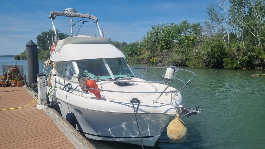 1 Merry Fisher 925 fly, Cap Boat Empuriabrava, vue avant.jpg