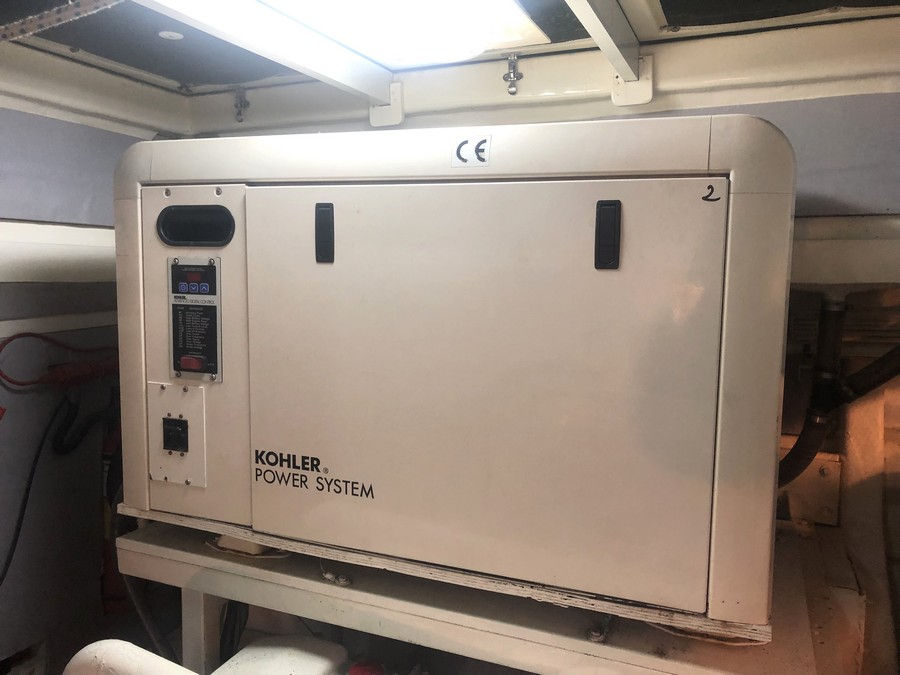 22 - LEOPARD 21.50 - ARNO - groupe electrogene.jpg