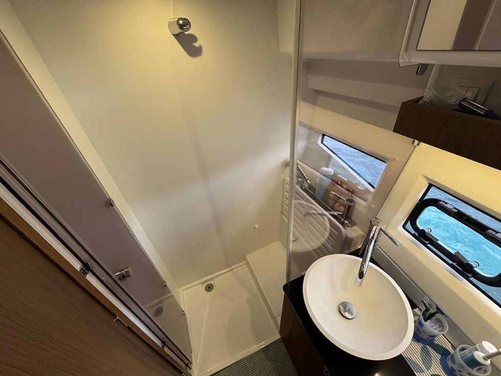 25 Merry Fisher 1095 Cap Boat Empuriabrava salle de bain.jpg