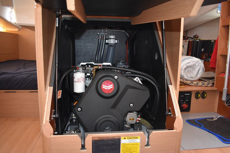 25 - SUN ODYSSSEY 410 - JEANNEAU - moteur yanmar face avant .JPG