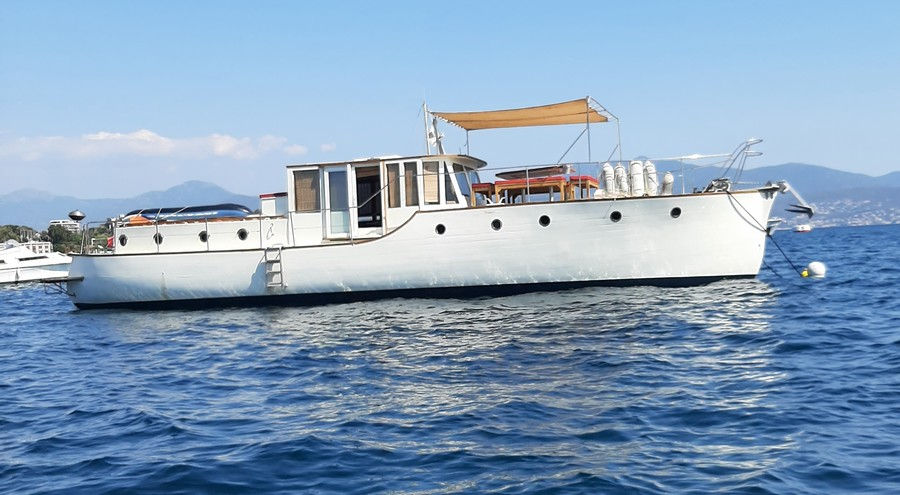 1 - AMIRA- CURTIS LOOE - MOUILLAGE .jpg