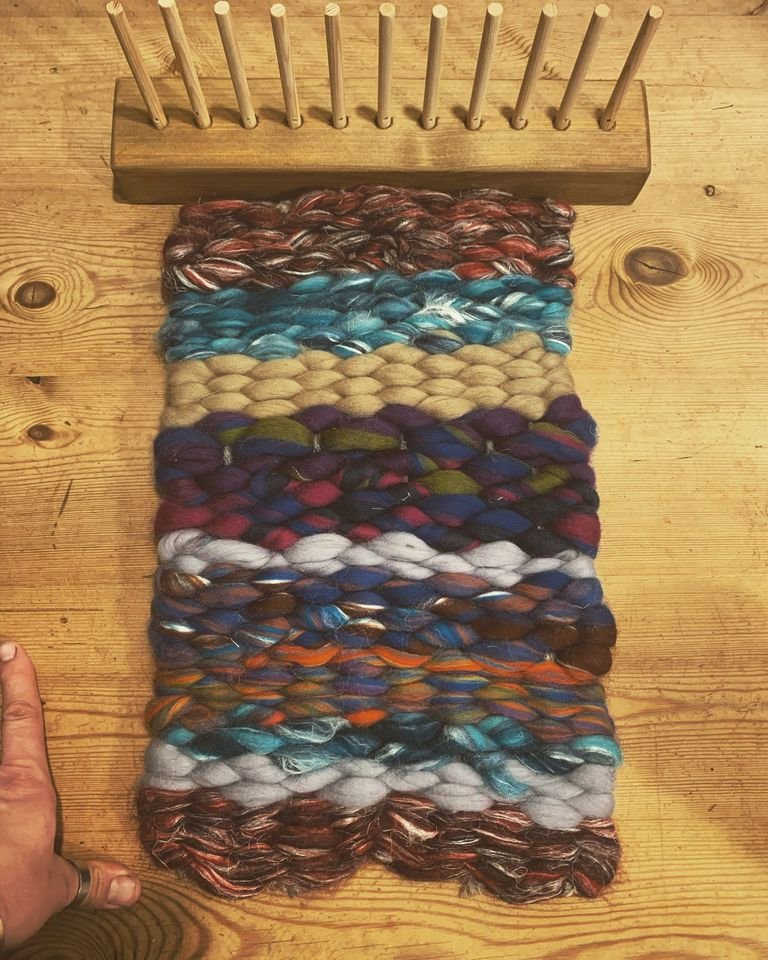 Thumbnail: Medium Peg Loom & Wild Wool Sets 17" 14 Pegs