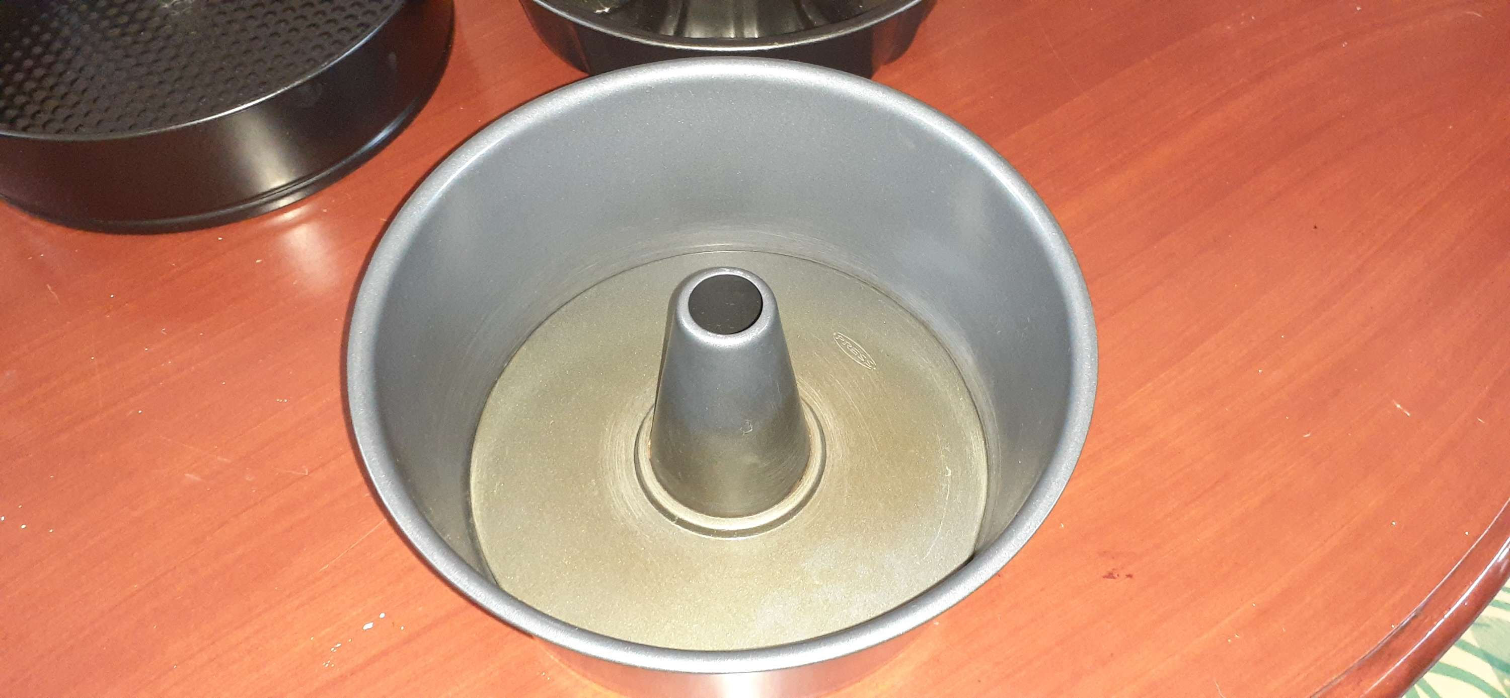 馃崺Moldes con agujero en el centro para tortas. / S贸lo en Guanare