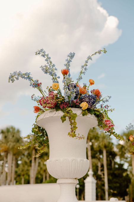 Discover unique, vibrant wedding florals with J.Lea Florals, serving Northeast Florida and Southeast Georgia. Tailored to every unique couple's dream