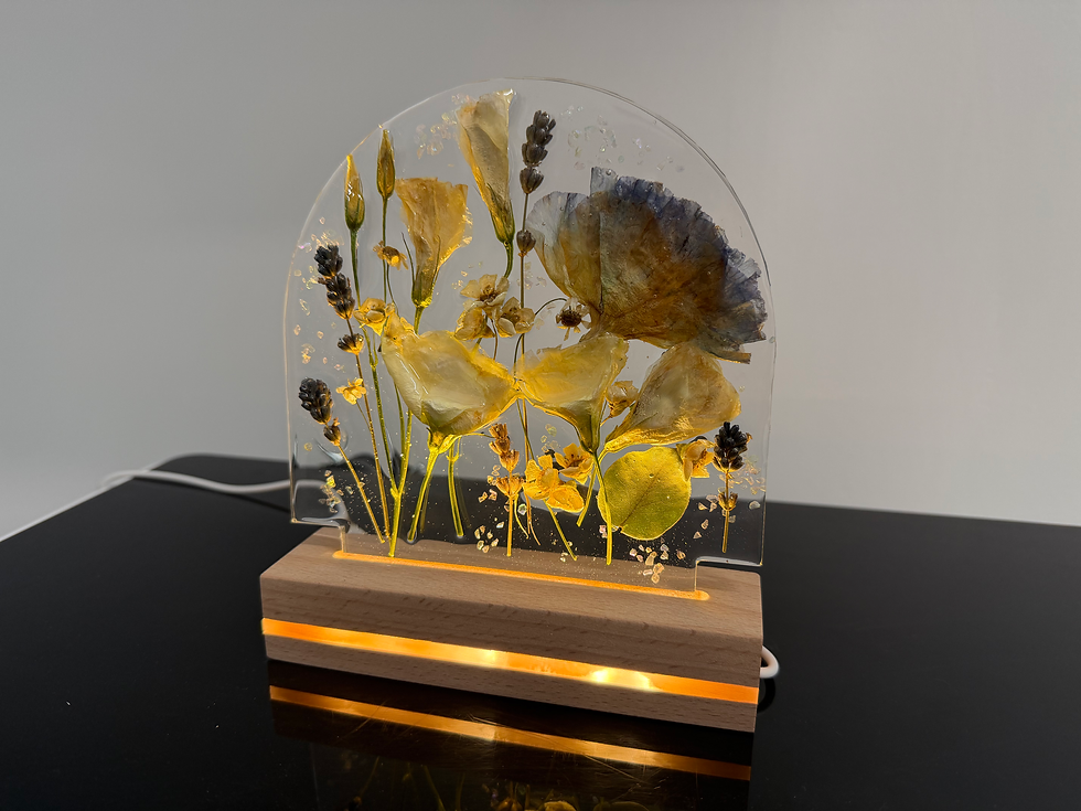 Miniatura: "Fiori Eterei" | Lampada da mobile