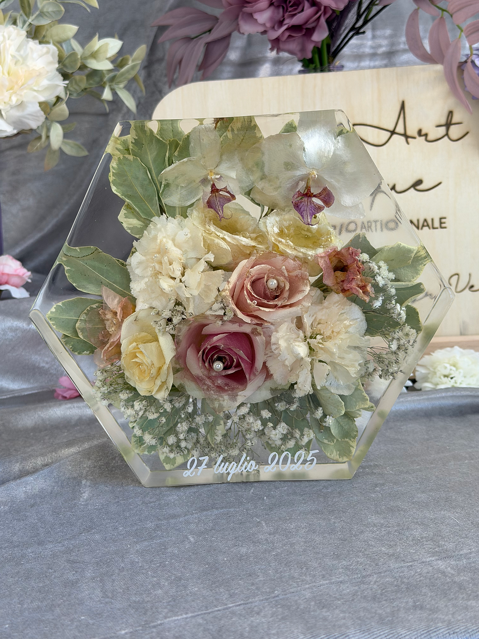 Thumbnail: Bouquet nella resina | Esagono M