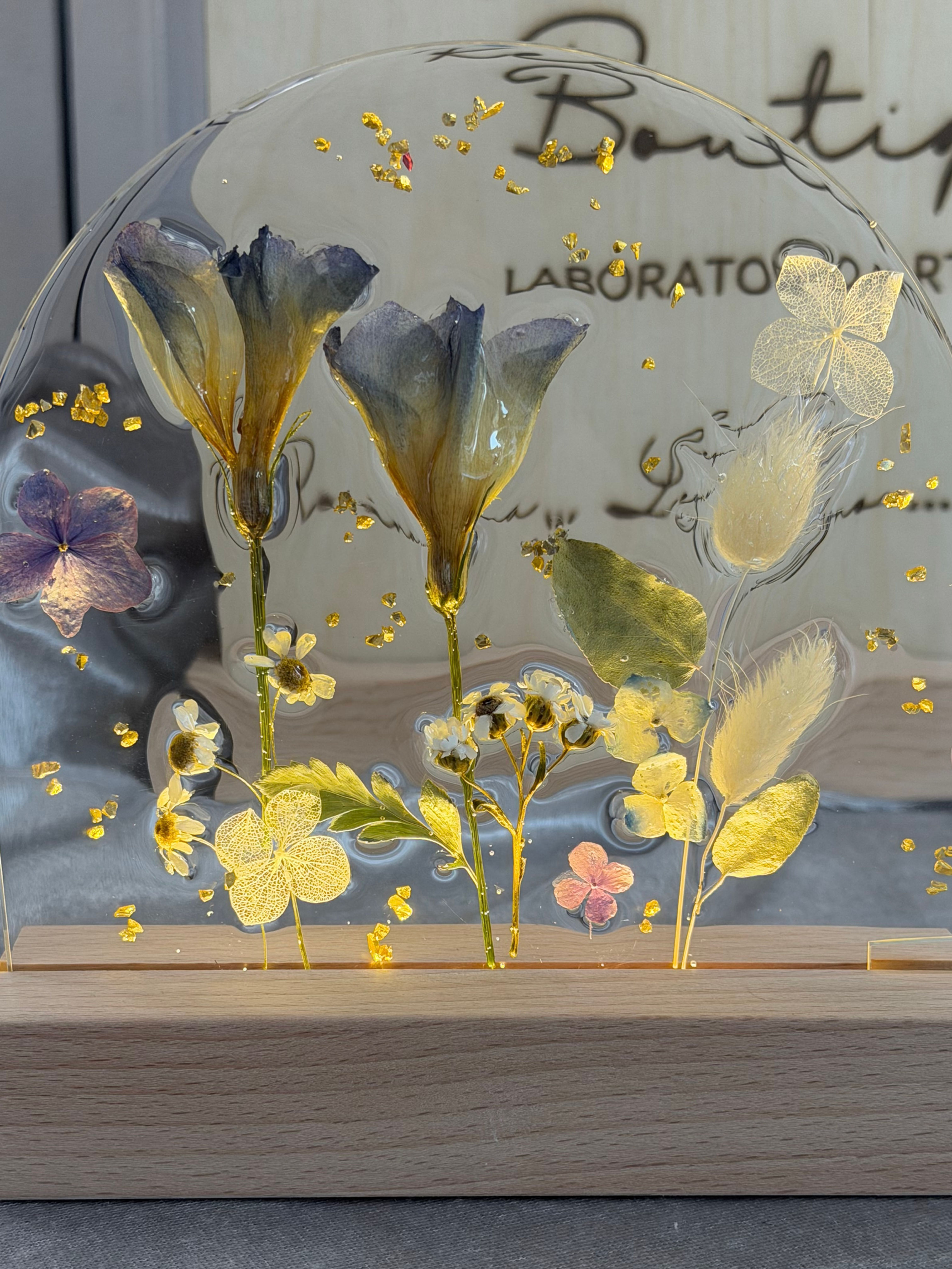 "Fiori Eterei" | Lampada da mobile 1